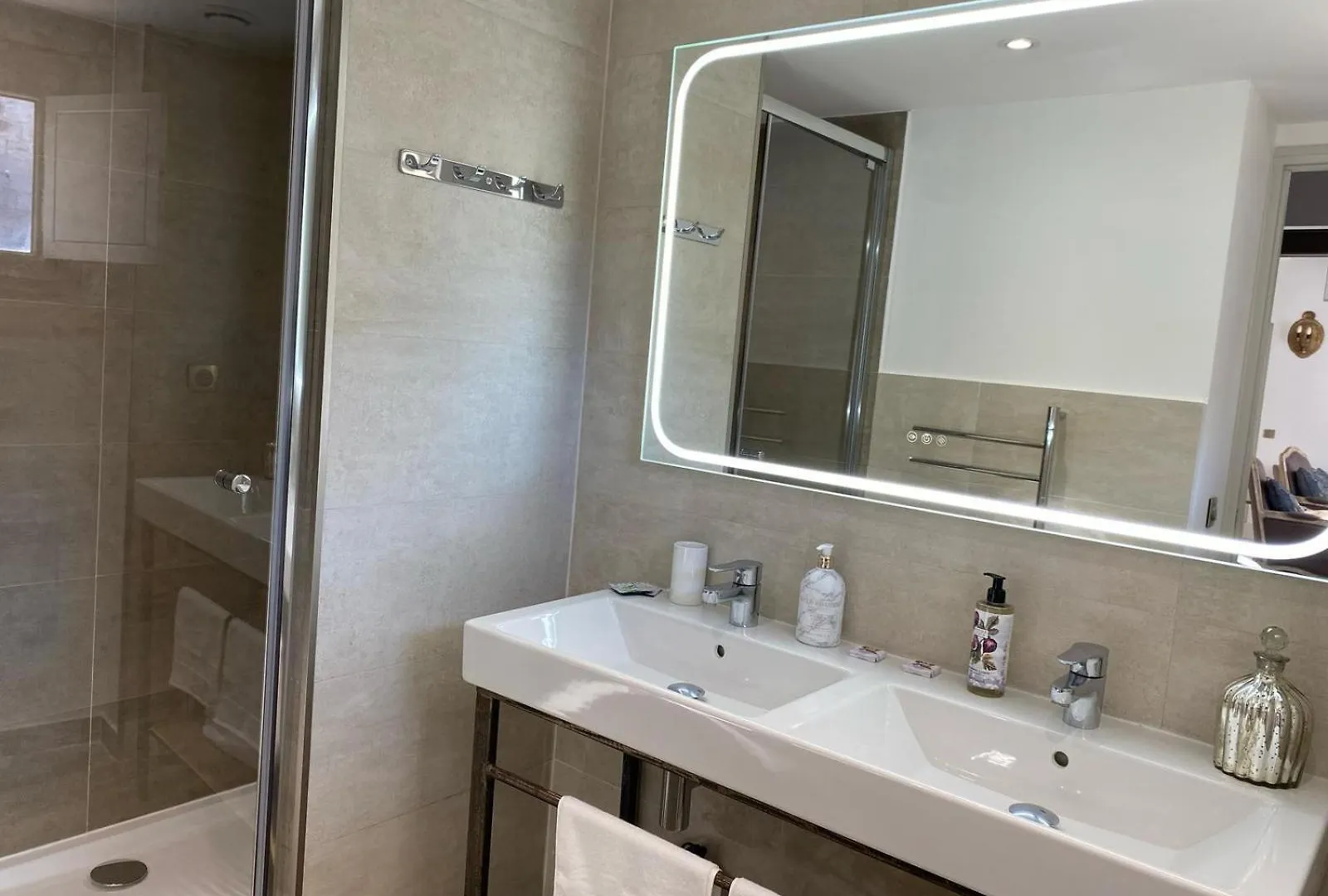 Clement V Exclusive Apartment Suite Spa & Fitness Avignone
