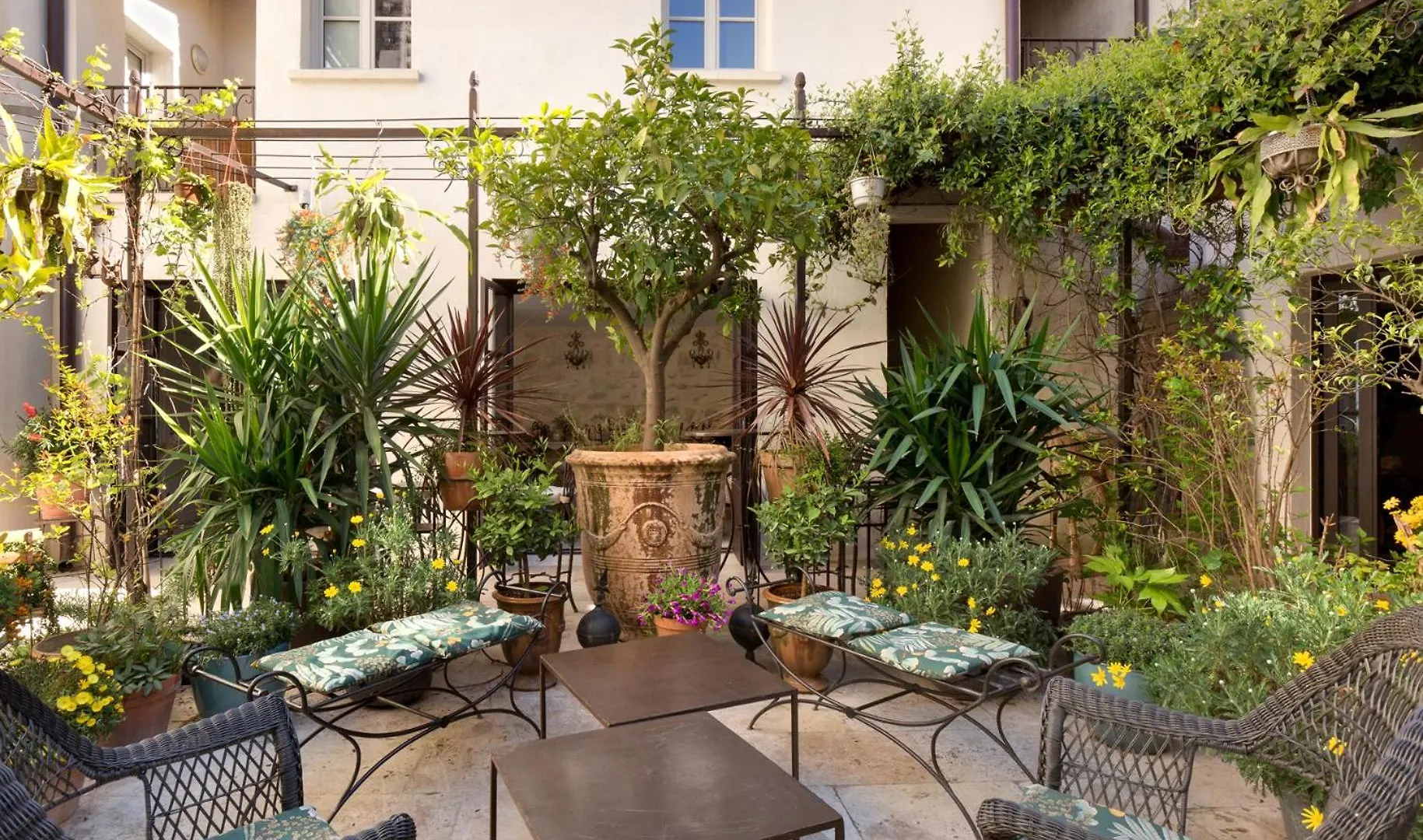 Clement V Exclusive Apartment Suite Spa & Fitness Avignon 0*,  France